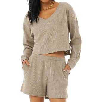 Image credits: alo yoga