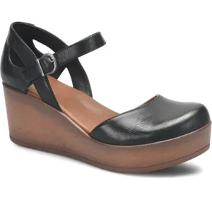 O C BY BØRNDerby Wedge Pump