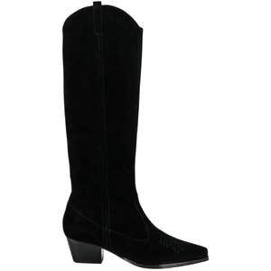 Image credits: revolve