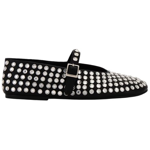 Image credits: revolve