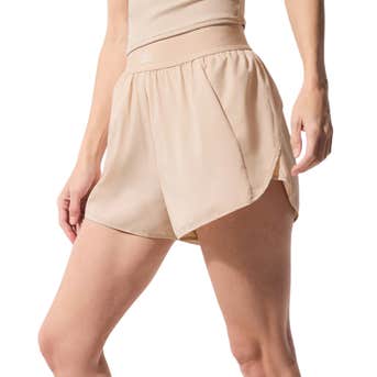 Image credits: alo yoga