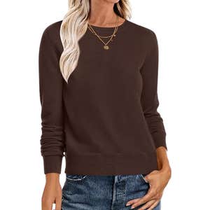 A woman wearing ANRABESS Sweaters for Women Long Sleeve Lightweight Fall Outfits against a white background