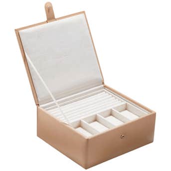 Image credits: mejuri