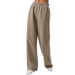 Image credits: alo yoga