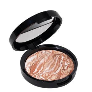 Image credits: laura geller