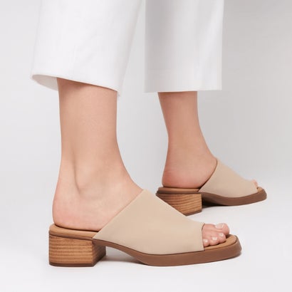 Image credits: aerosoles