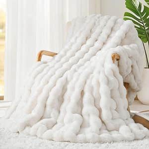 Luxury 1000GSM Faux Rabbit Fur Throw Blanket, Super Heavy Warm Cozy Blankets for Couch Bed Sofa, Bubble Plush Fuzzy Elegant Soft Mink Blanket for Mom Living Room Bedroom, Cream White